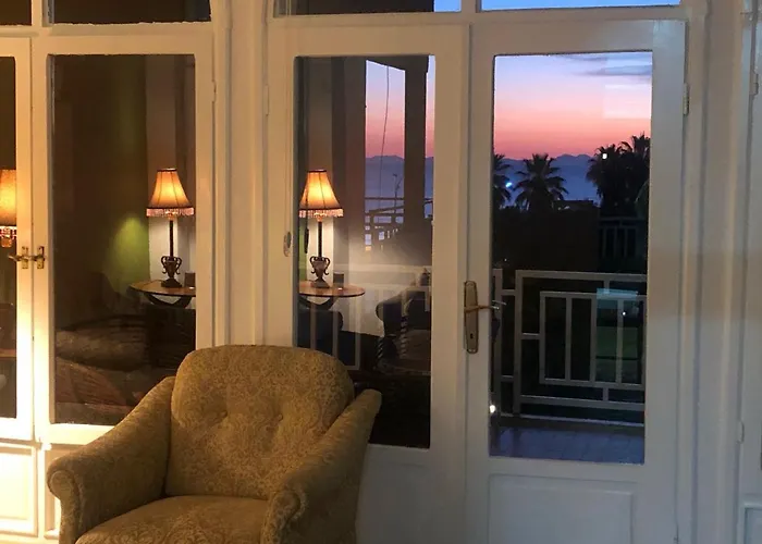 Seaside M And B House *