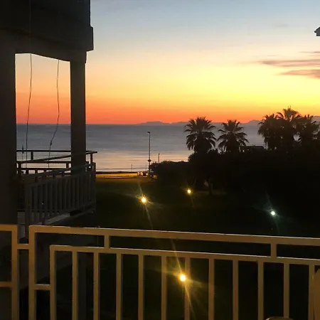 Seaside M And B House *