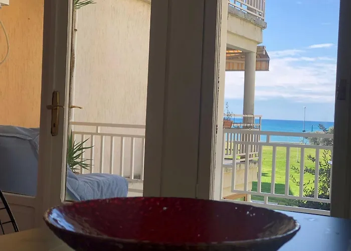 Seaside M And B House * シダ